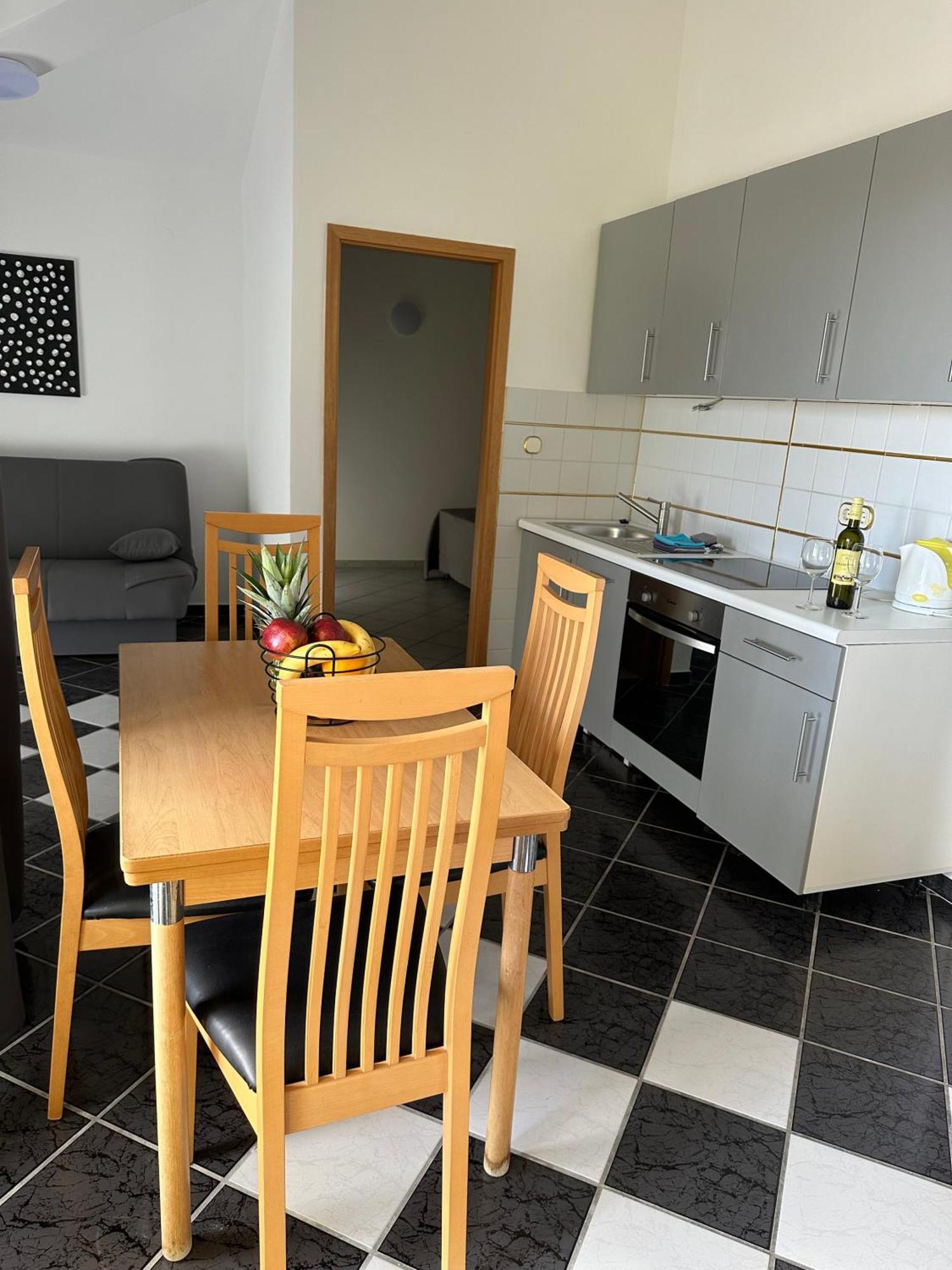 Apartments Jareb Трибунь Екстер'єр фото